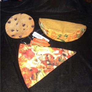 Yummy pockets,bundle of pizza,cookie and taco pock.